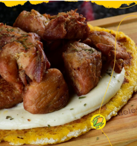 cachapa con cochino frito y queso